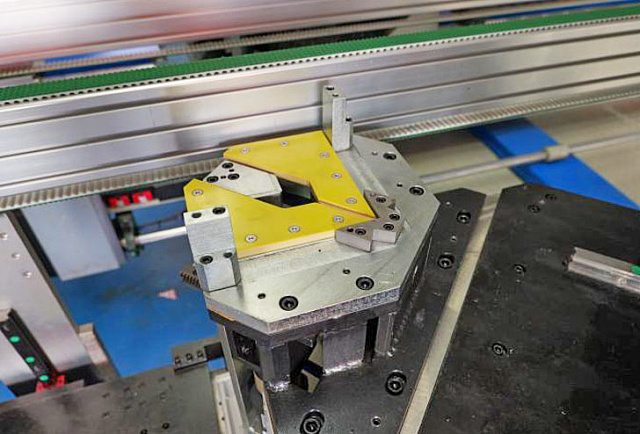 Четырёхголовочная линия для углового соединения DL4ZJX-CNC-170×2500×3500